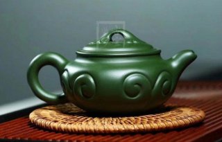 《仿古如意》宜興紫砂壺老師珍稀民國綠全手工仿古如意 《仿古如意》宜興紫砂壺老師珍稀民國綠全手工仿古如意